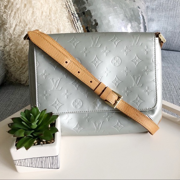 Louis Vuitton Handbags - ❣️LOUIS VUITTON❣️Silver Leather Shoulder Bag